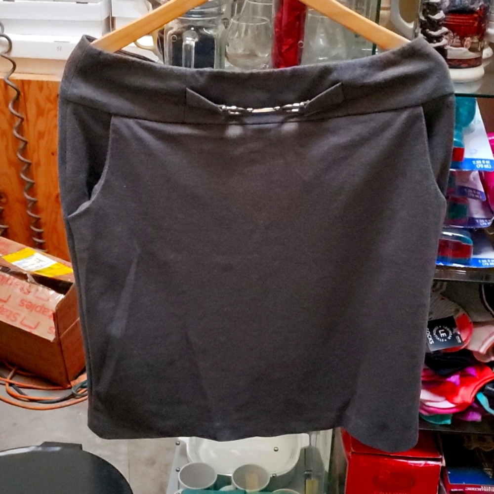 Business Size 8 Knee Length Skirt With Pockets